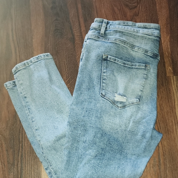 Jeans - Picture 2 of 3